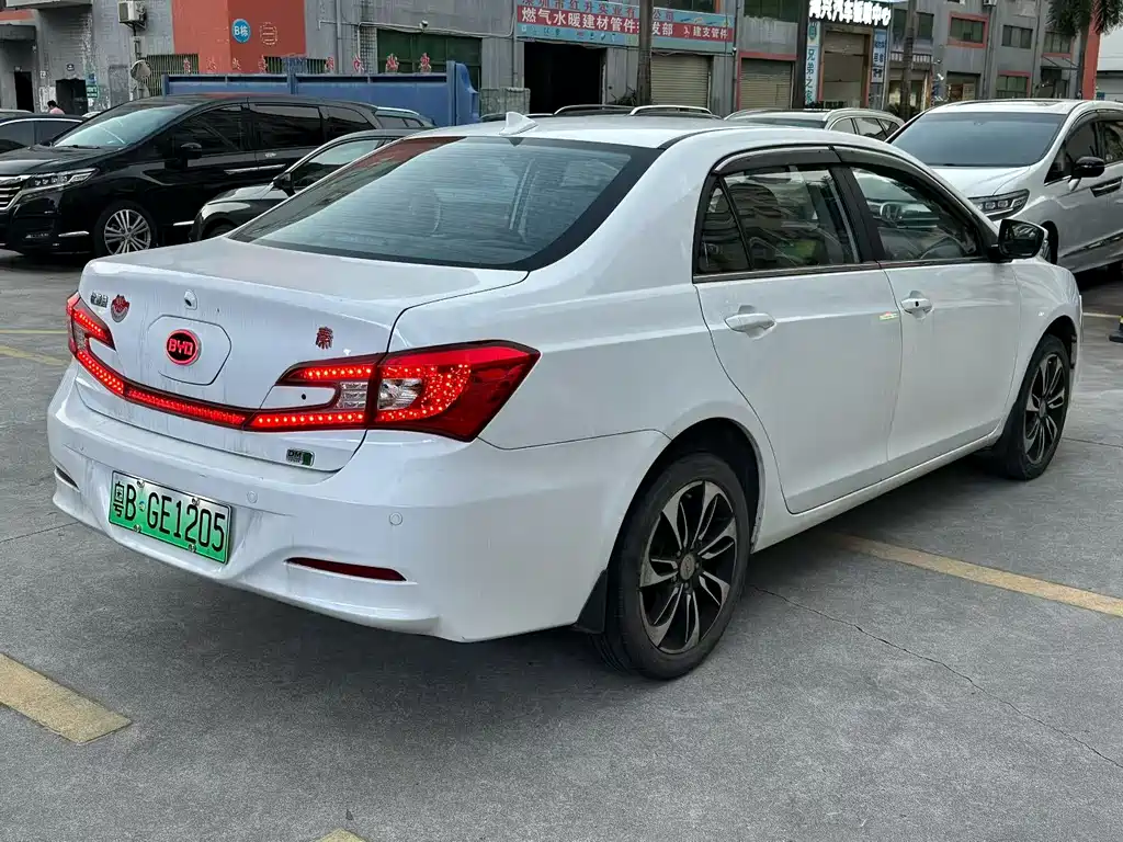 BYD Qin NEV 2016 — фото 8