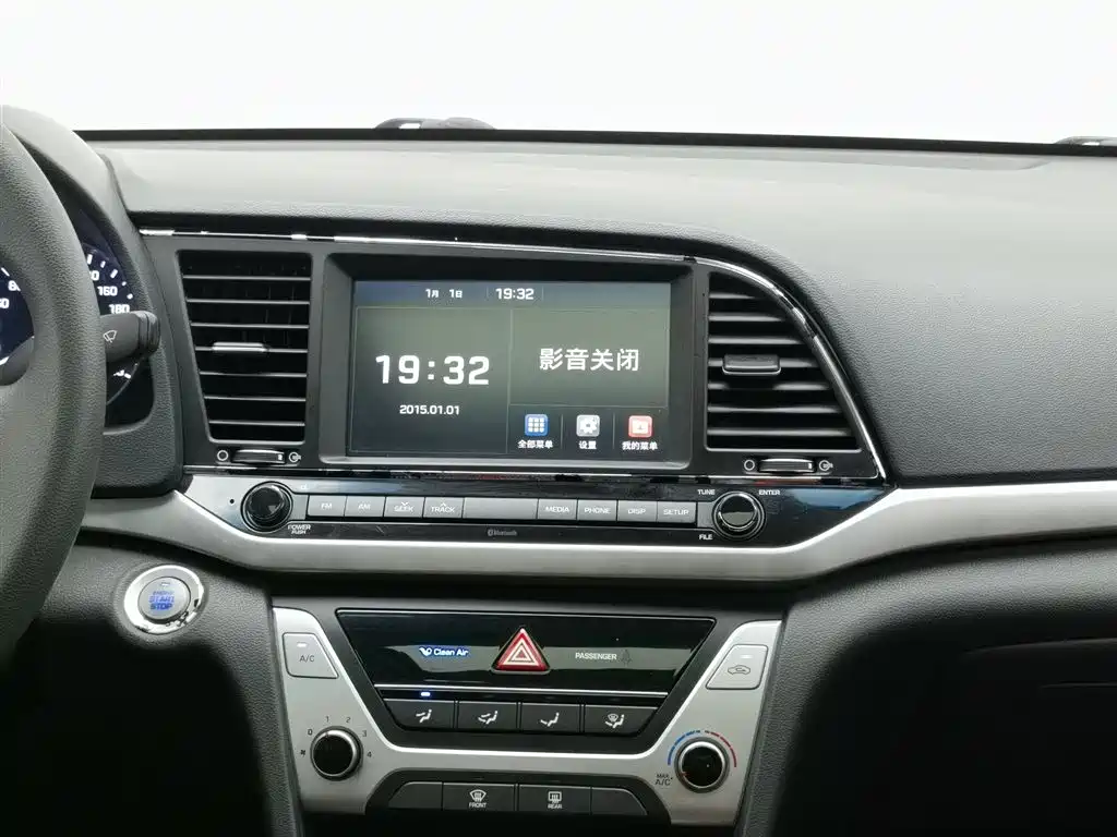 Hyundai Elantra 2017 — фото 12