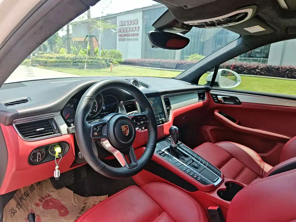 Porsche Macan 2016 — фото 12
