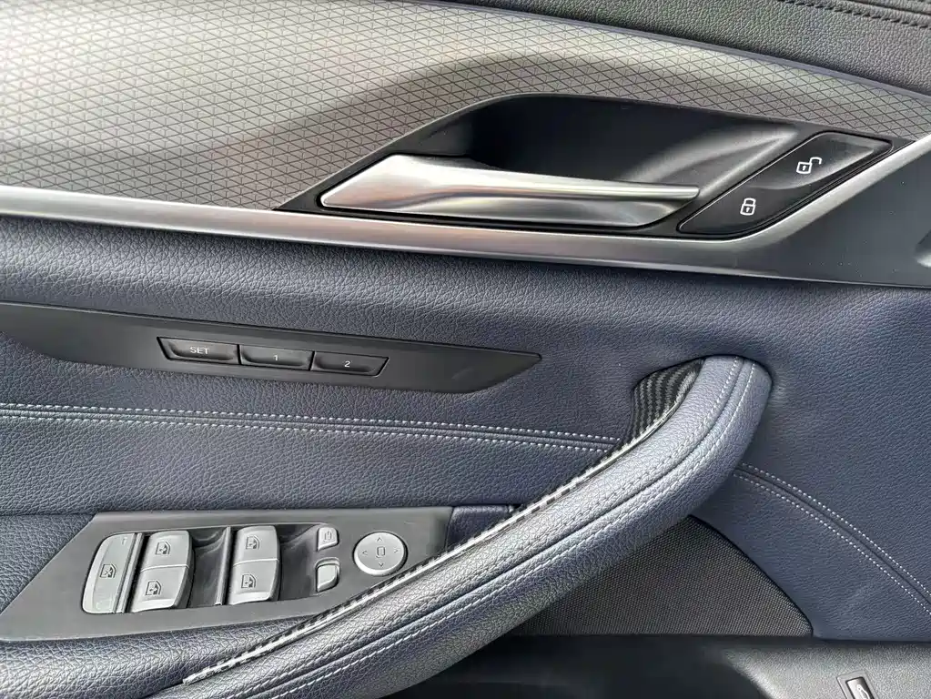 BMW 5 Series 2020 — фото 18