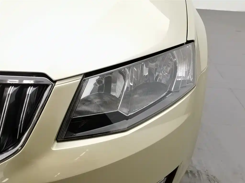Skoda Octavia 2014 — фото 7