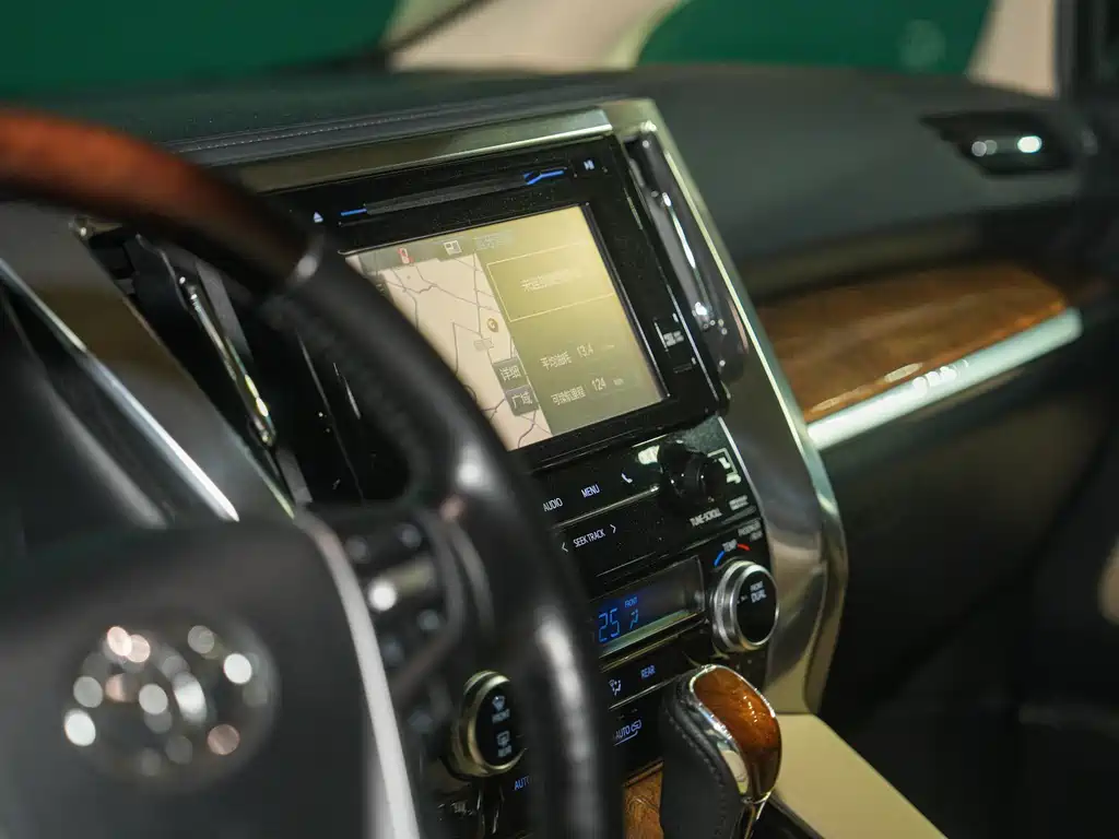 Toyota Alphard 2017 — фото 15