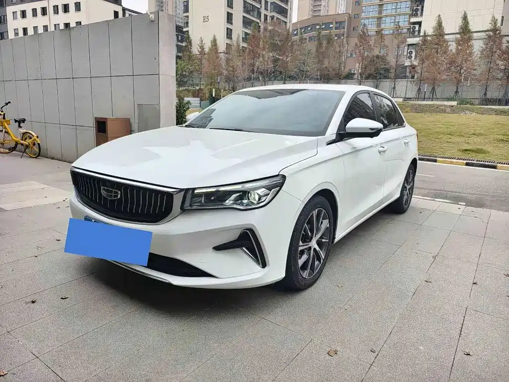 Geely Emgrand 2022