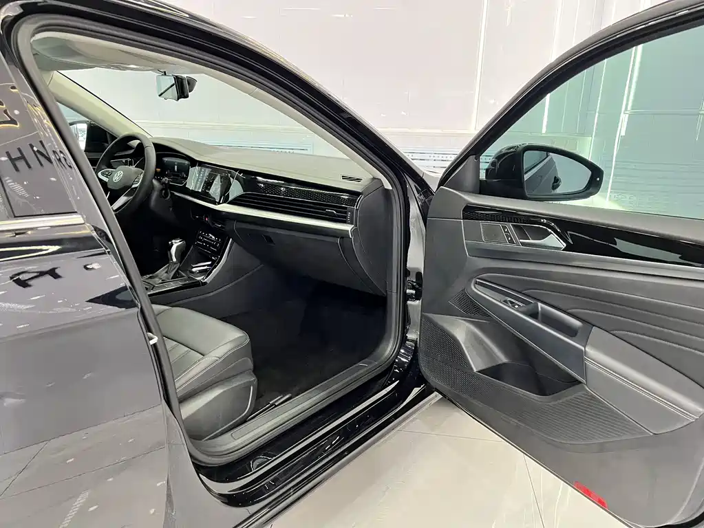 Volkswagen Passat 2023 — фото 18
