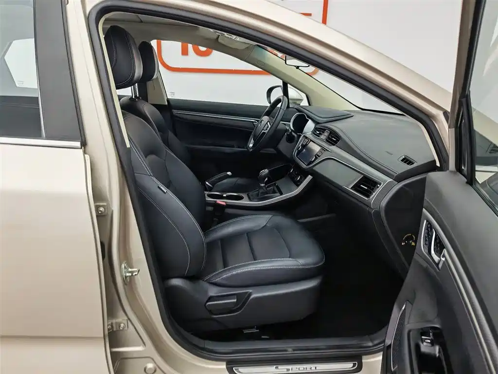 Geely Emgrand GS 2017 — фото 23