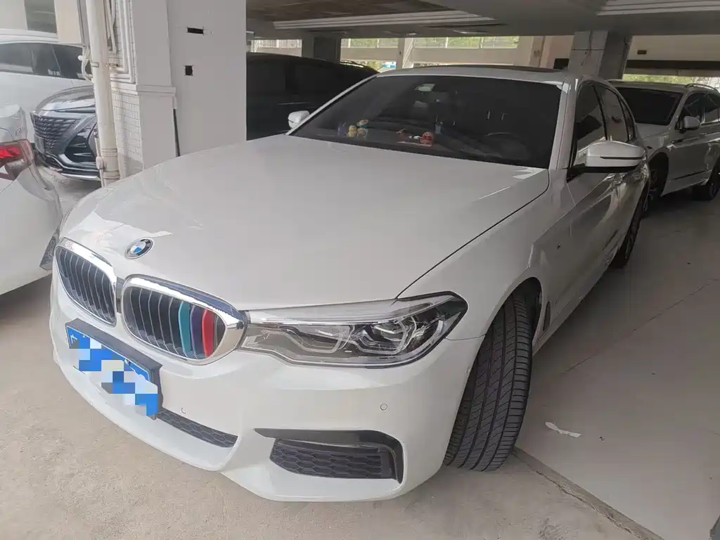 BMW 5 Series 2018 — фото 1