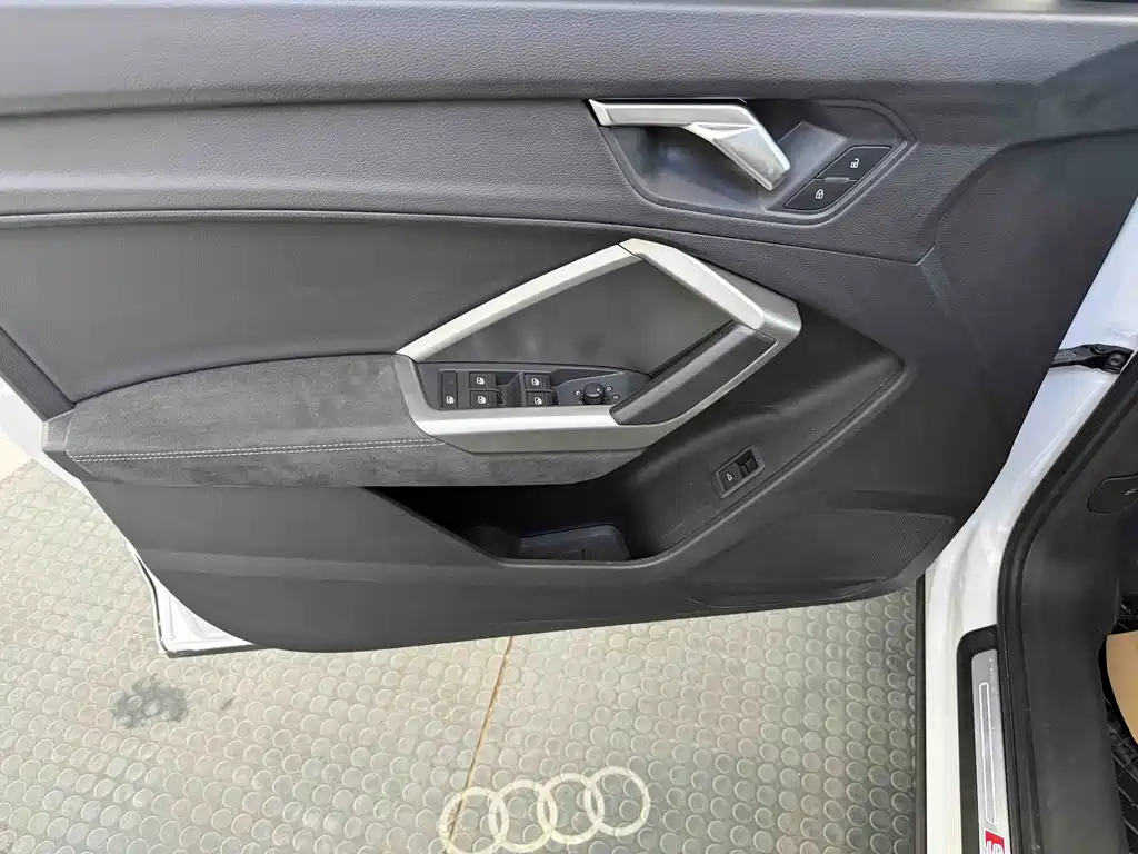 Audi Q3 2023 — фото 11