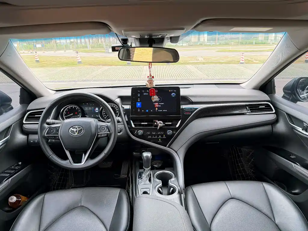Toyota Camry 2023 — фото 8