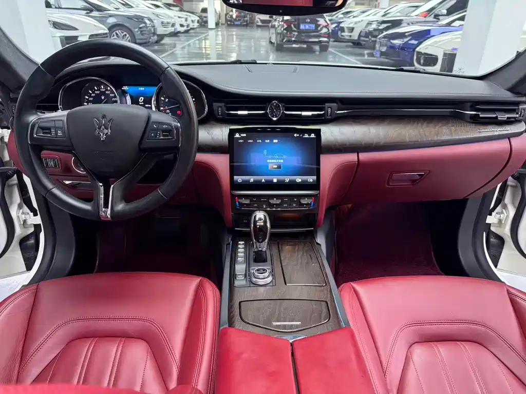Maserati Quattroporte 2018 — фото 11