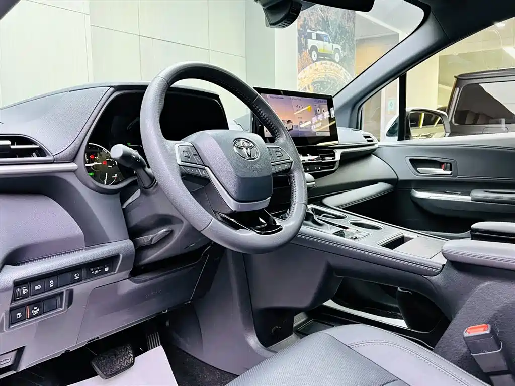 Toyota Sienna 2025 — фото 8