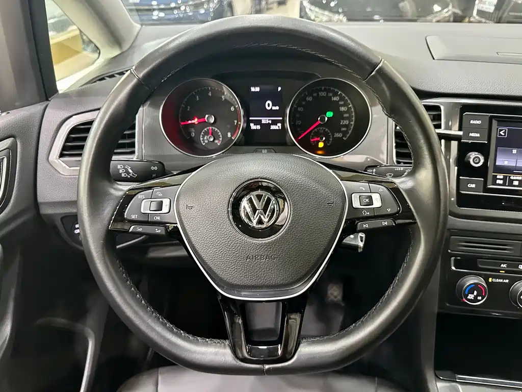 Volkswagen Golf Sportsvan 2018 — фото 13