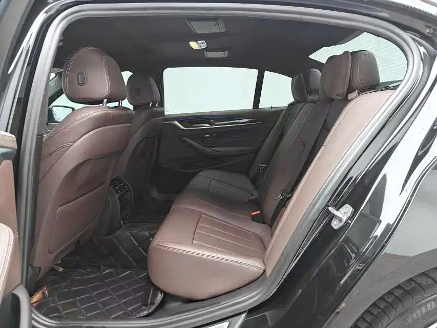 BMW 5 Series 2020 — фото 12
