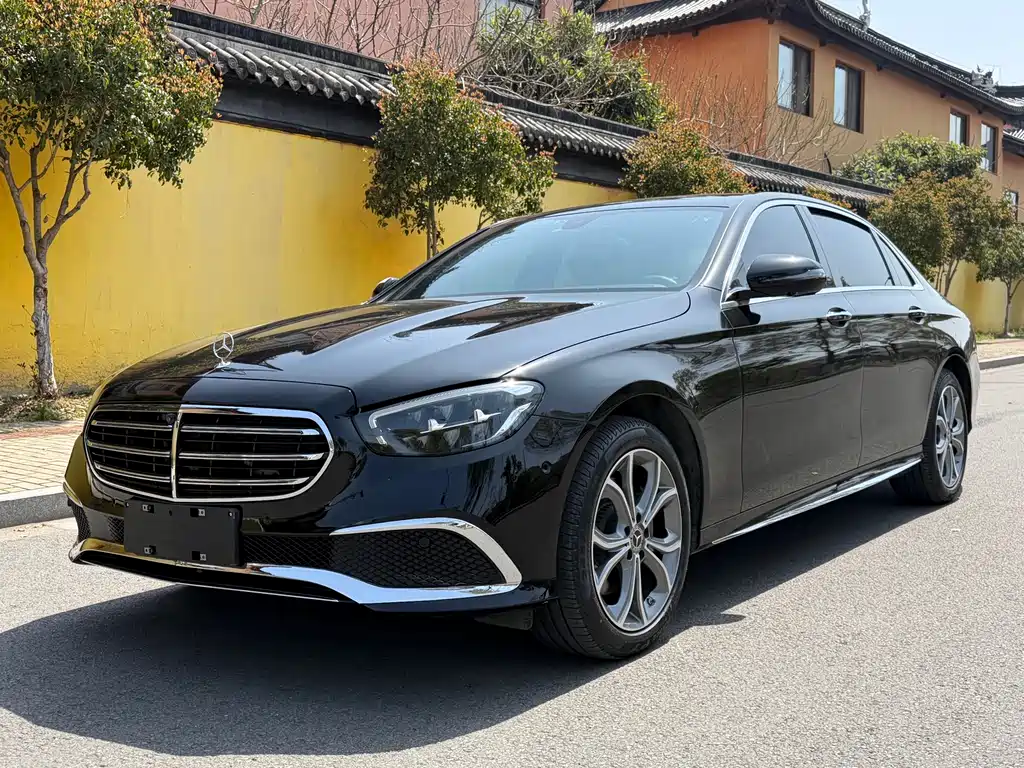 Mercedes-Benz E-Class 2023 — фото 1