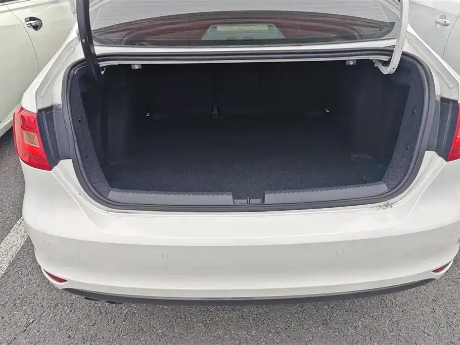 Volkswagen Sagitar 2014