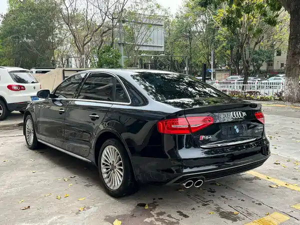 Audi A4L 2016