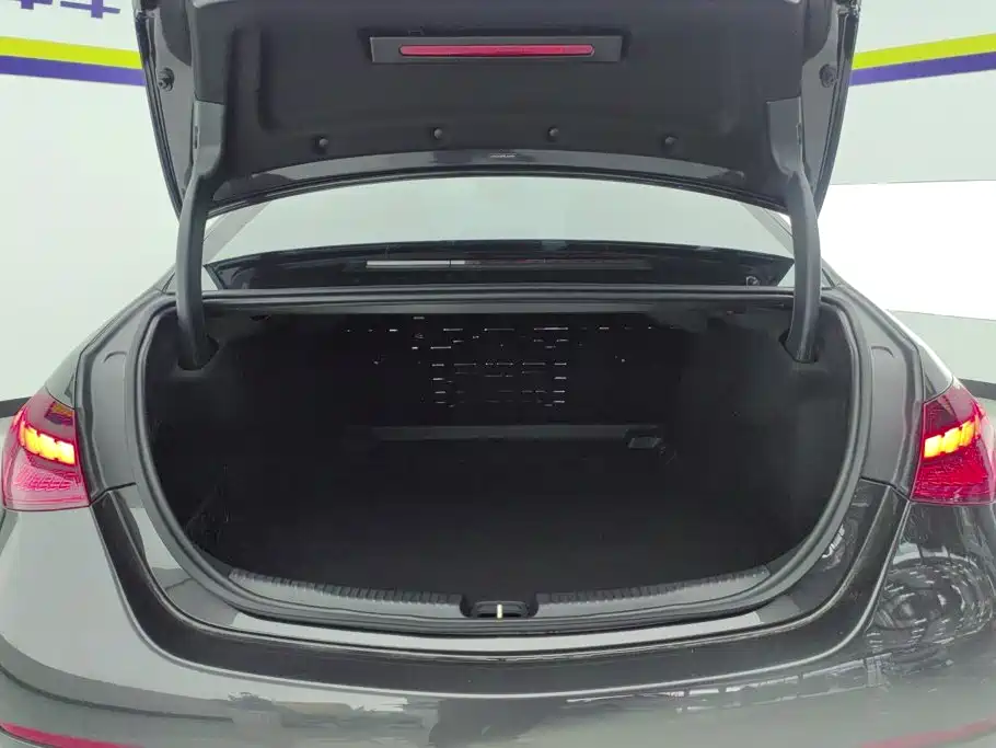 Mercedes-Benz C-Class 2024