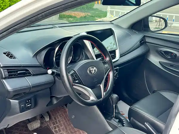 Toyota Yaris L 2022