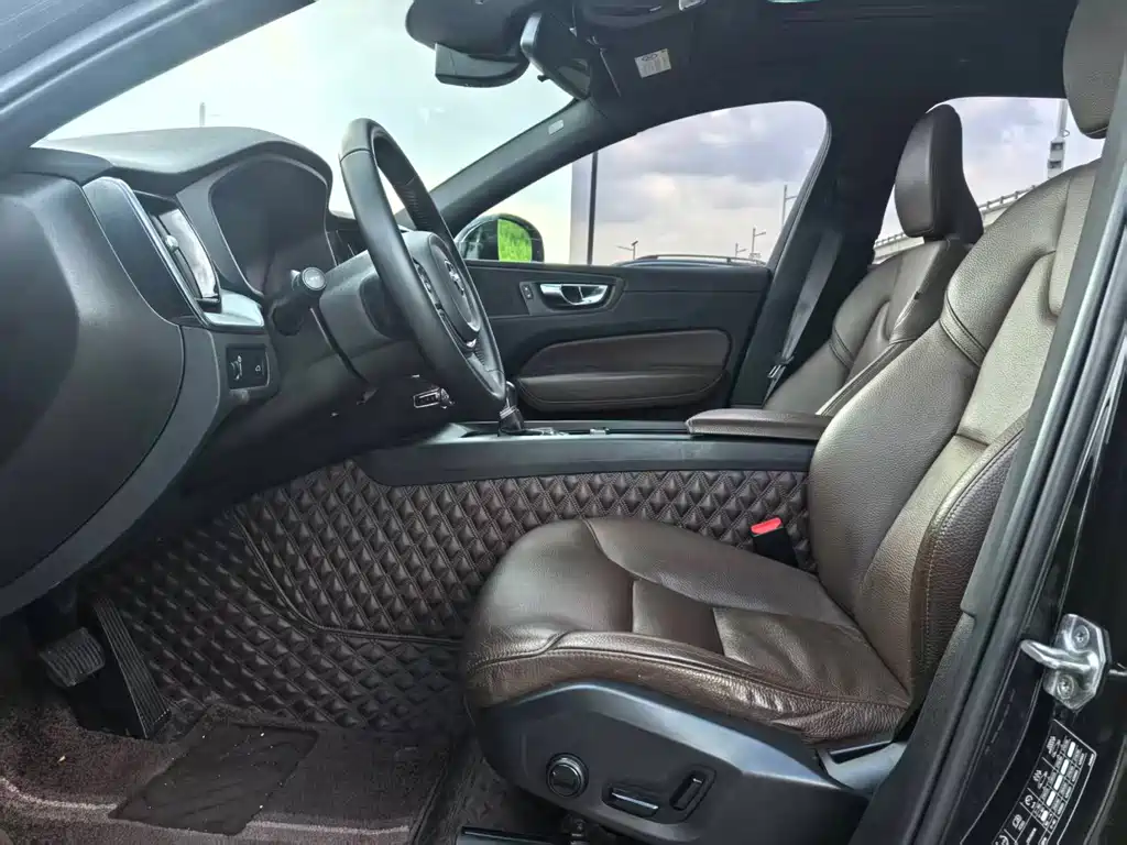 Volvo XC60 2020 — фото 7