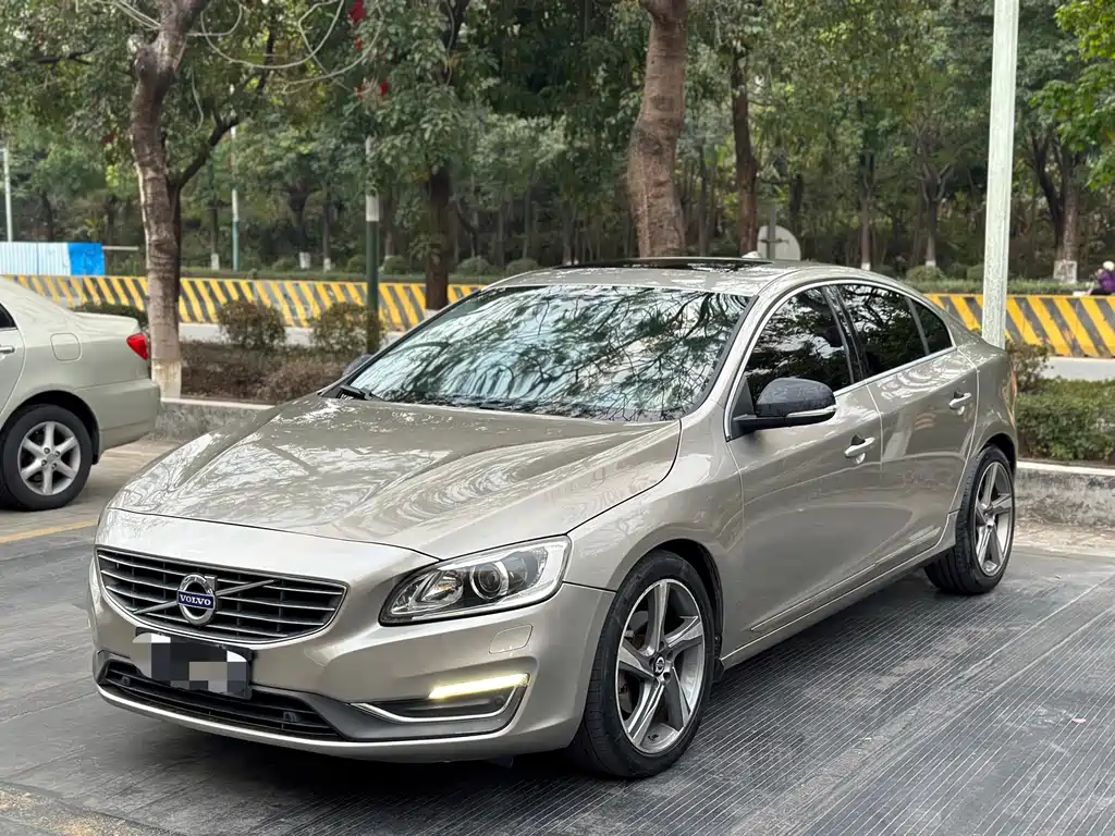 Volvo S60 2014 — фото 1