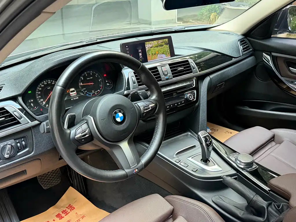 BMW 3 Series 2018 — фото 8