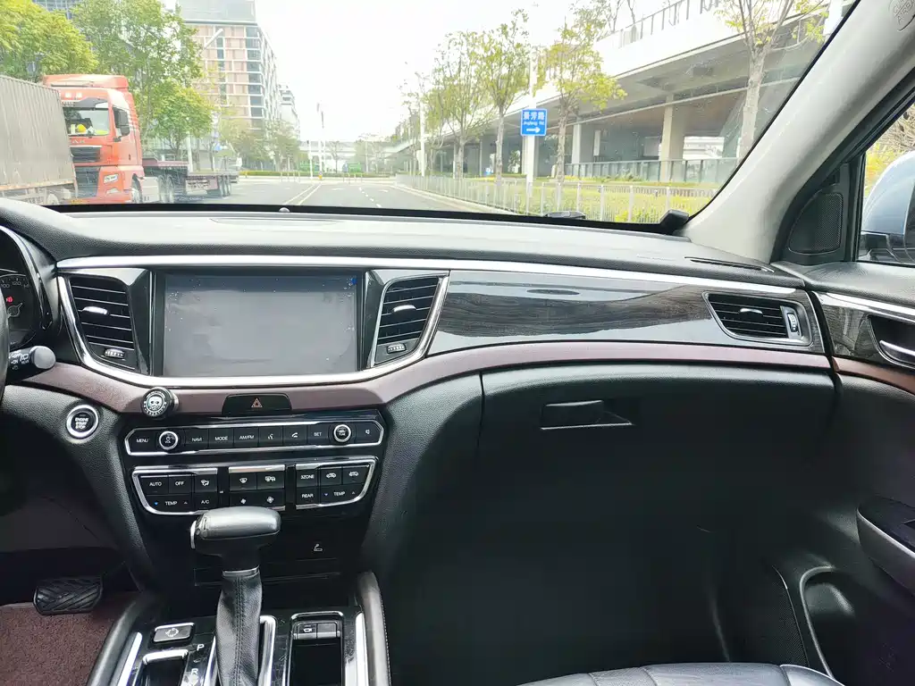 GAC Motor Trumpchi GS8 2018 — фото 13