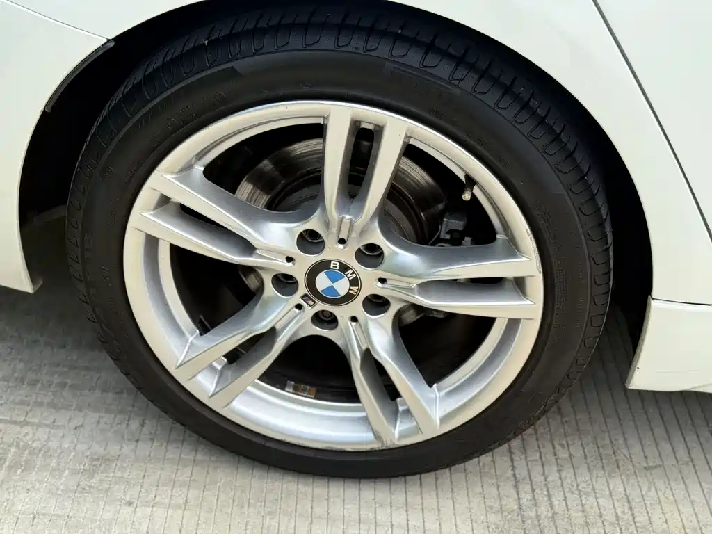 BMW 3 Series 2018 — фото 10