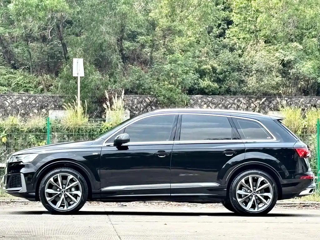 Audi Q7 2023 — фото 20
