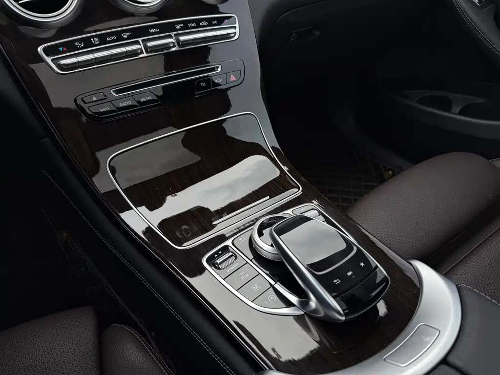 Mercedes-Benz GLC 2018 — фото 12