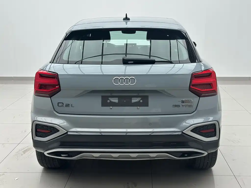 Audi Q2L 2023