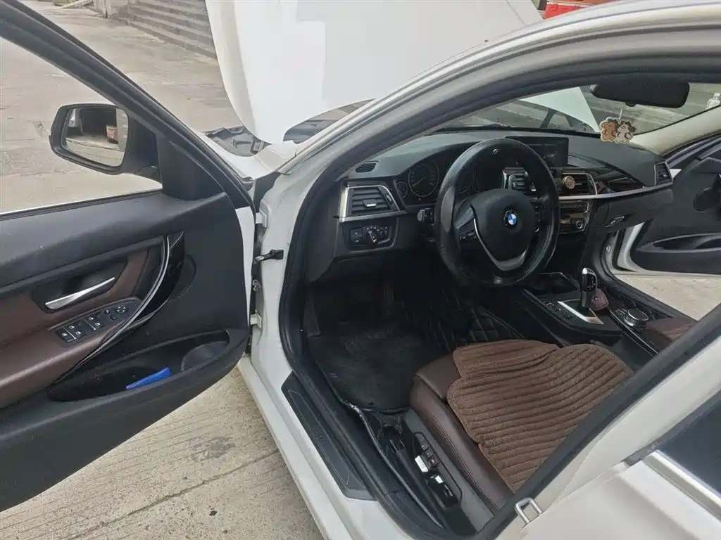 BMW 3 Series 2019 — фото 12