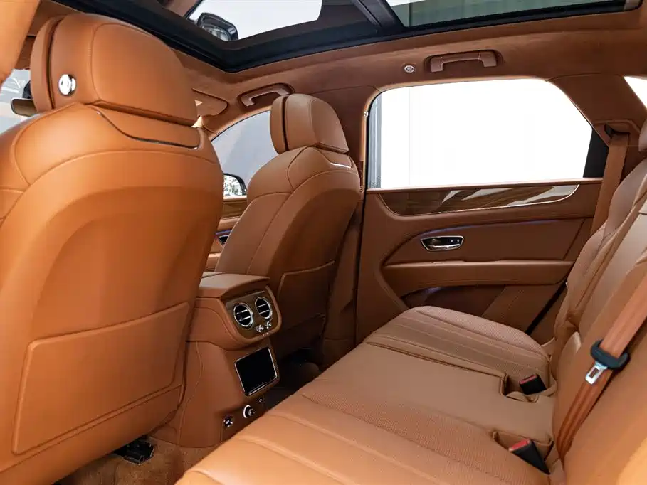 Bentley Bentayga 2021 — фото 12