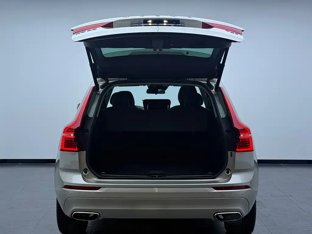 Volvo XC60 2018 — фото 8