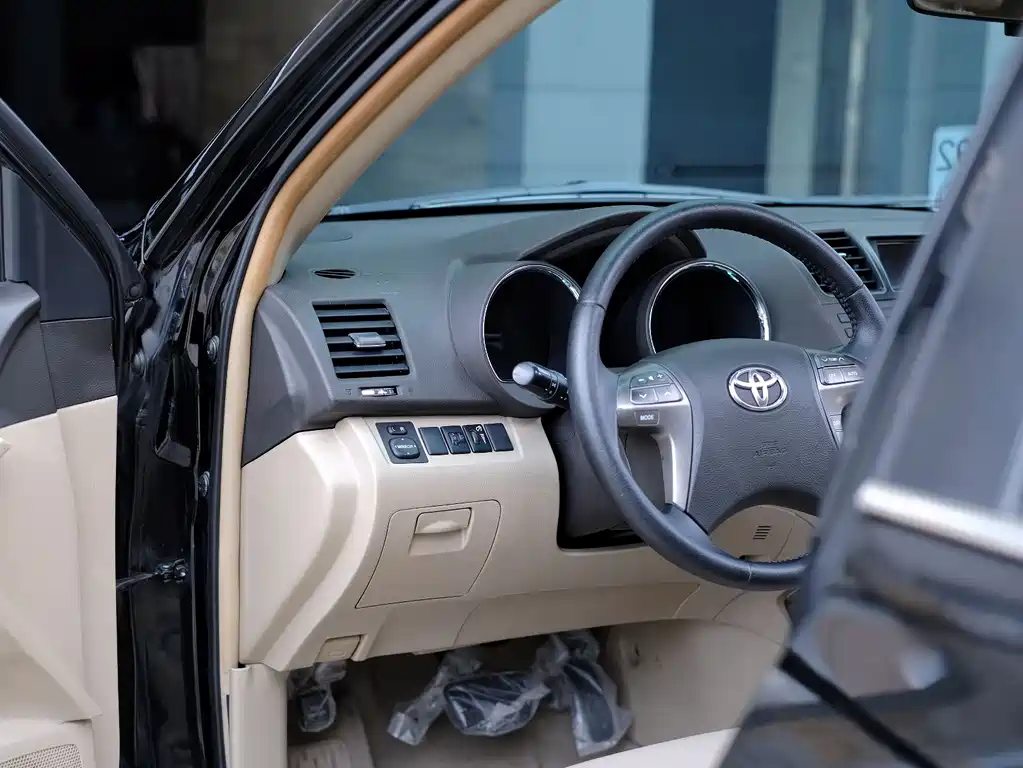 Toyota Highlander 2010 — фото 29