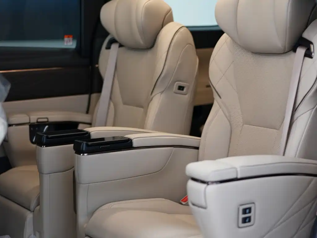 Toyota Alphard 2024 — фото 8