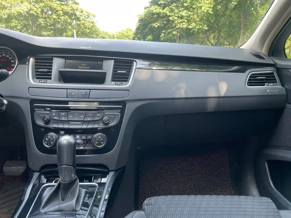 Peugeot 508 2014 — фото 15