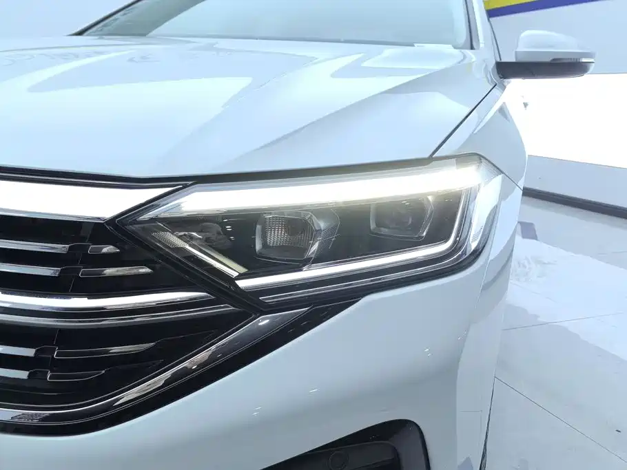 Volkswagen Sagitar 2022