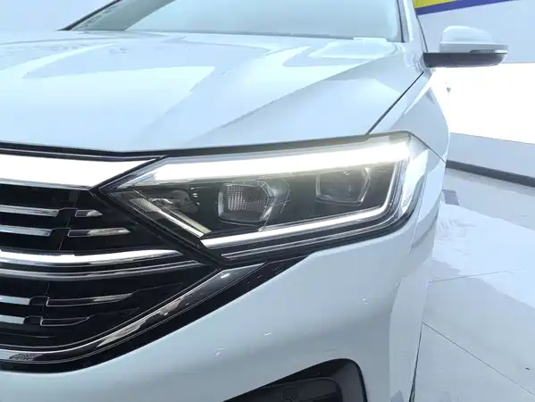 Volkswagen Sagitar 2022