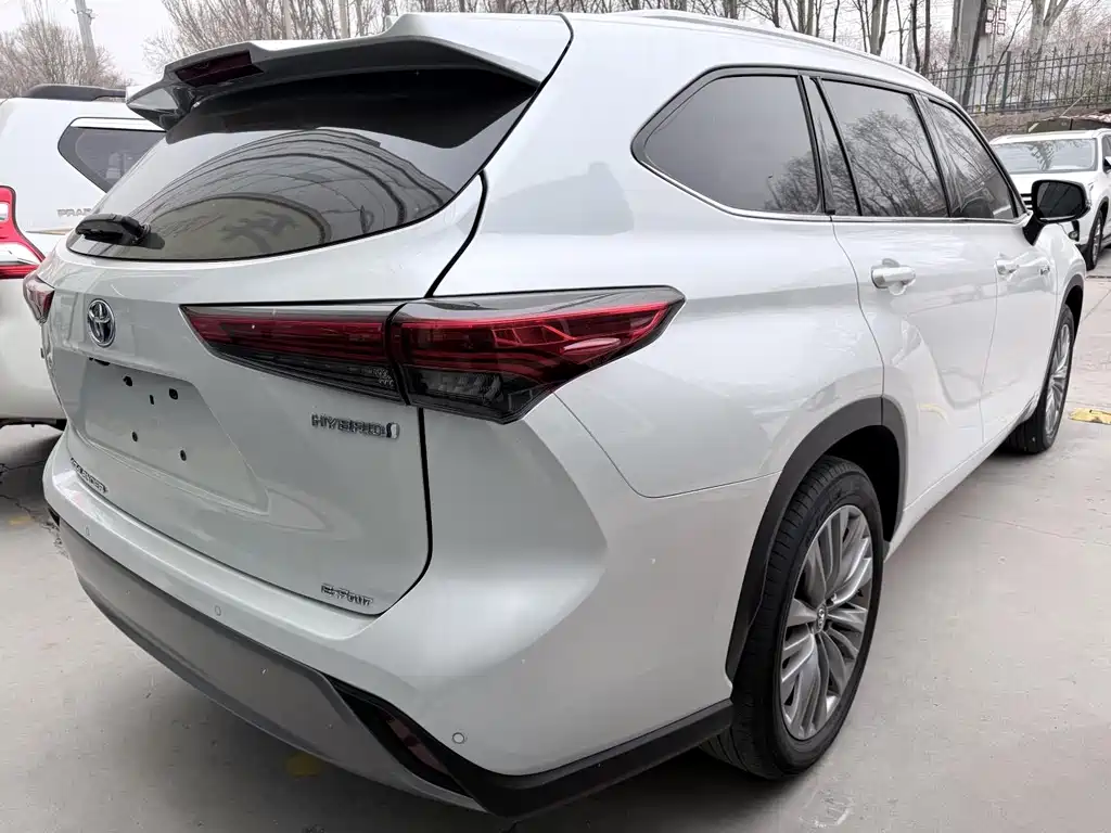 Toyota Highlander 2023 — фото 18