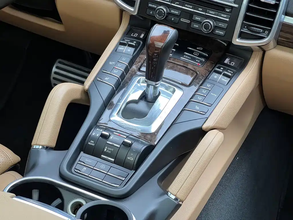 Porsche Cayenne 2015 — фото 12