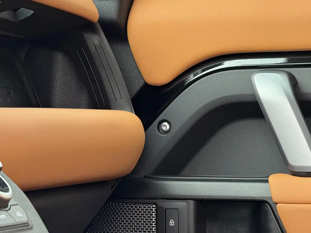 Land Rover Defender 2024 — фото 11