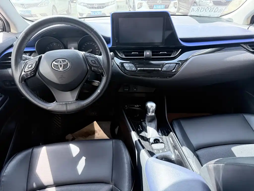 Toyota C-HR 2023 — фото 13