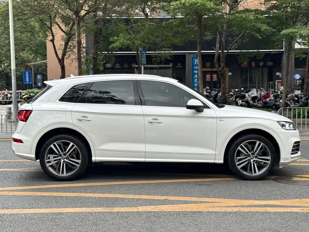 Audi Q5L 2021 — фото 17