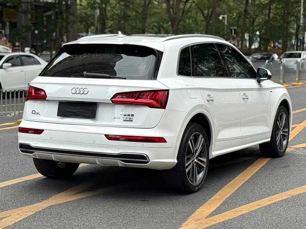 Audi Q5L 2021 — фото 21