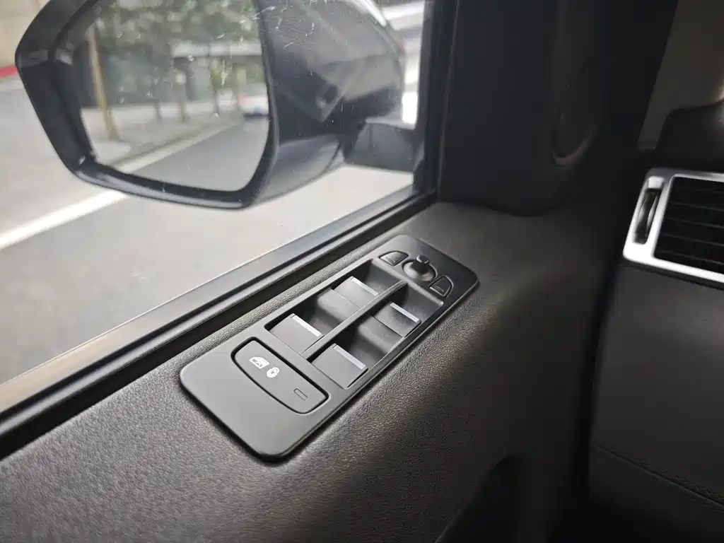 Land Rover Discovery Sport 2018 — фото 16