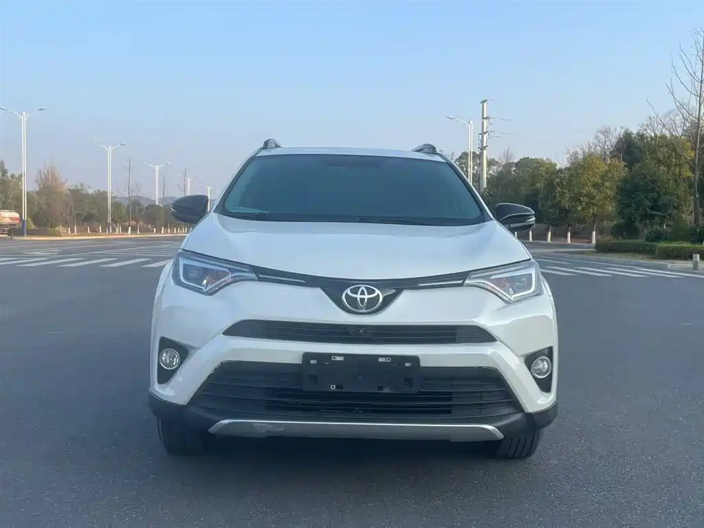 Toyota RAV4 2019 — фото 3