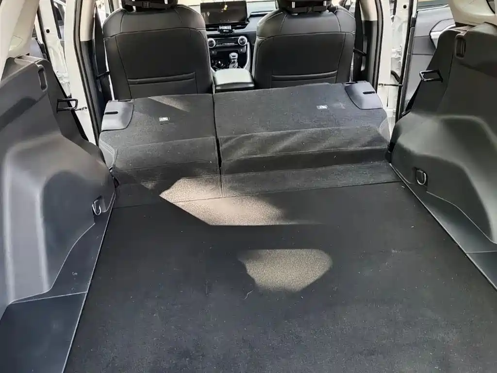 Toyota RAV4 2019 — фото 19