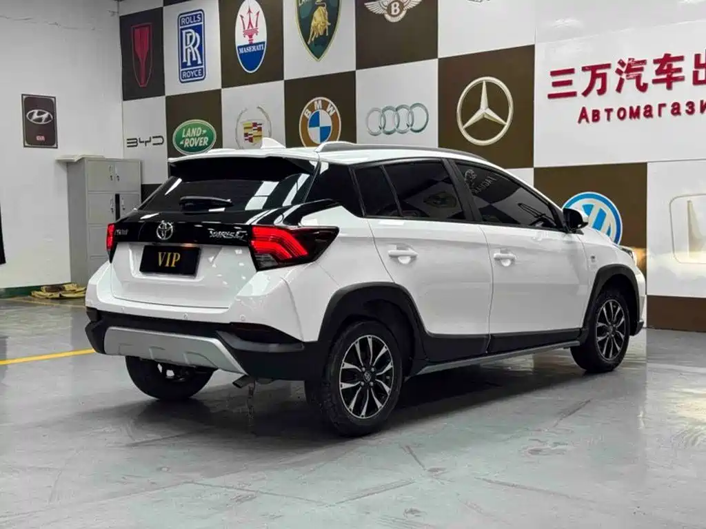 Toyota Yaris L 2023