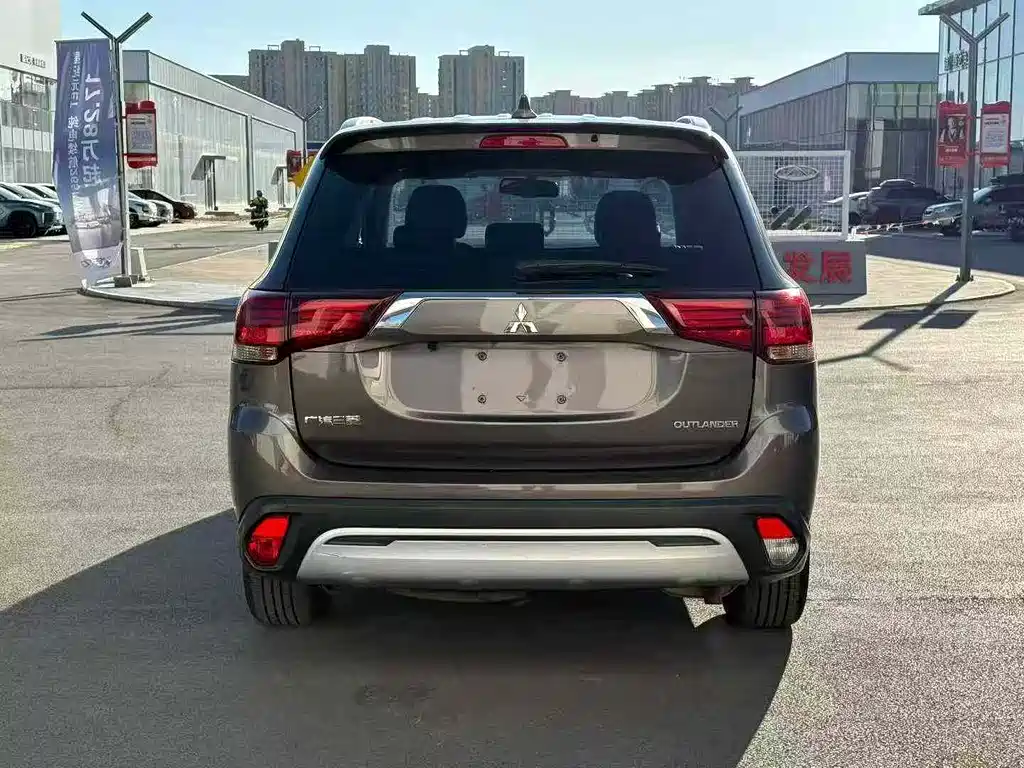Mitsubishi Outlander 2019 — фото 8