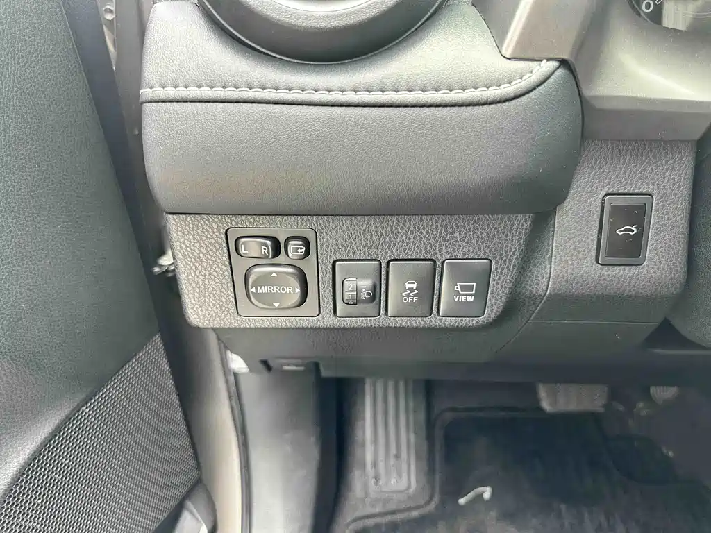 Toyota RAV4 2018 — фото 15