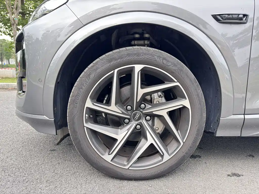 Audi Q6L e-tron 2025 — фото 3